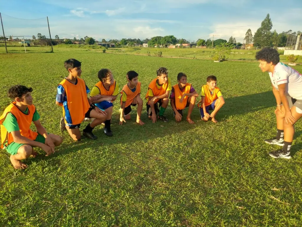 Escolinha de Futebol Wilfrido Colman transforma vidas e contribui com a educação em Amambai