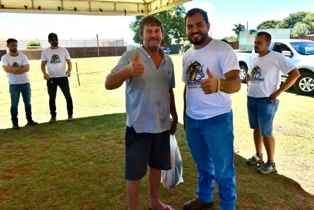 Prefeitura de Paranhos realizou a tradicional distribuição de peixes para a população