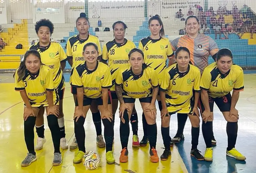 Raça União/Fazenda Flamboyant de Amambai é vice-campeã de torneio regional de futsal feminino em Naviraí