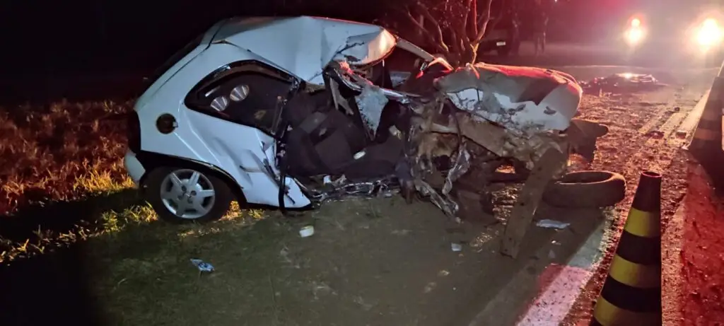 Grave acidente de carro deixa mulher e criança mortas em Amambai