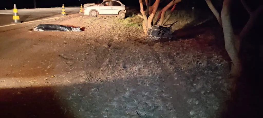 Grave acidente de carro deixa mulher e criança mortas em Amambai