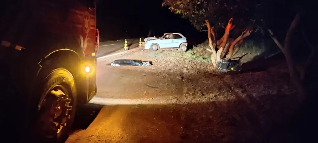 Grave acidente de carro deixa mulher e criança mortas em Amambai