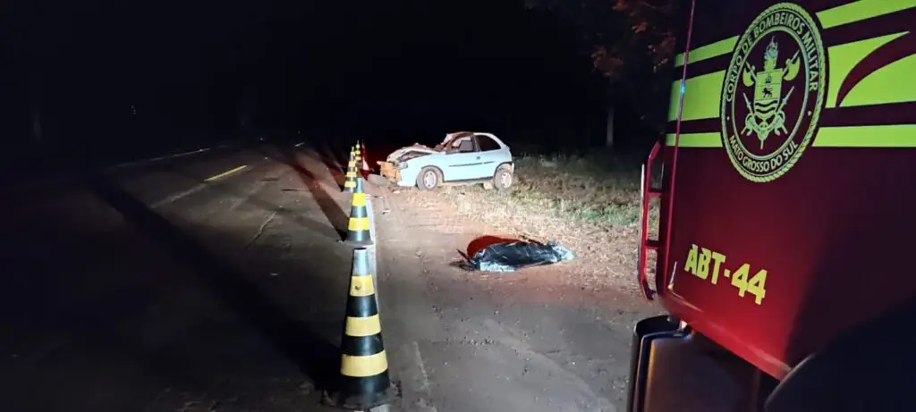 Grave acidente de carro deixa mulher e criança mortas em Amambai