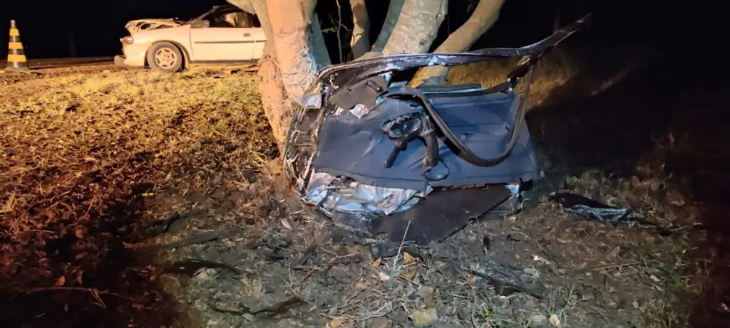 Grave acidente de carro deixa mulher e criança mortas em Amambai