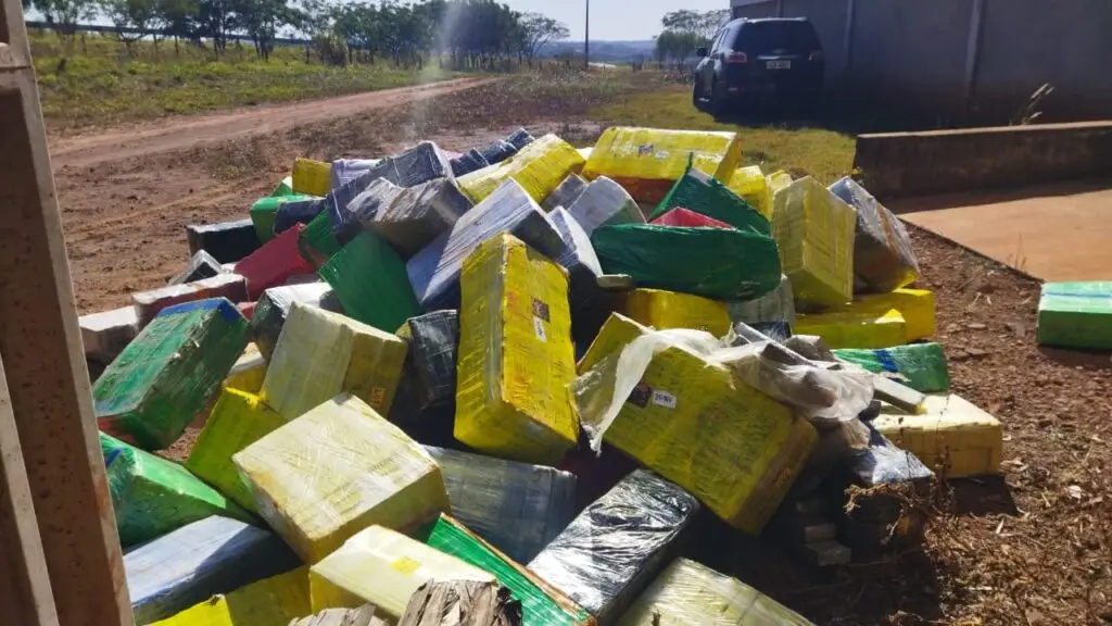 Polícia Civil incinera mais de 14 toneladas de drogas em Amambai Polícia Civil incinera mais de 14 toneladas de drogas em Amambai