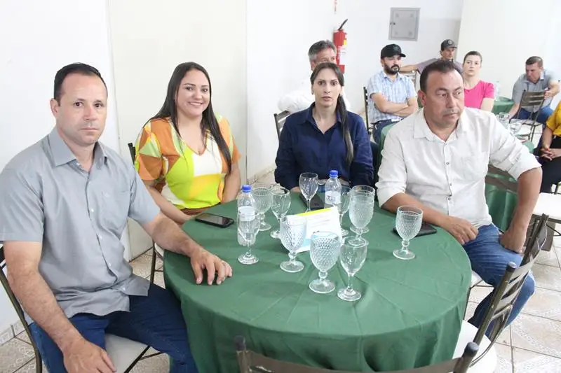 A convite de Sérgio Barbosa, prefeitos e vice-prefeitos eleitos e reeleitos de 17 municípios participam de roda de conversa em Amambai
