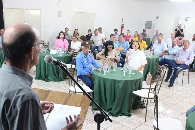 A convite de Sérgio Barbosa, prefeitos e vice-prefeitos eleitos e reeleitos de 17 municípios participam de roda de conversa em Amambai