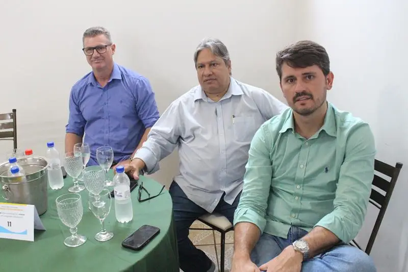 A convite de Sérgio Barbosa, prefeitos e vice-prefeitos eleitos e reeleitos de 17 municípios participam de roda de conversa em Amambai