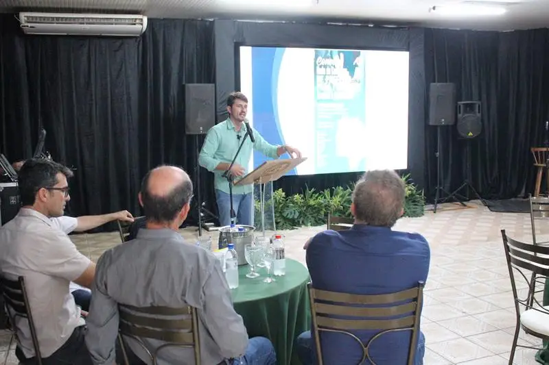 A convite de Sérgio Barbosa, prefeitos e vice-prefeitos eleitos e reeleitos de 17 municípios participam de roda de conversa em Amambai