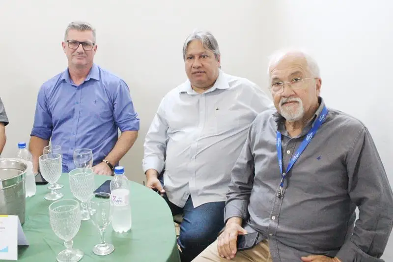 A convite de Sérgio Barbosa, prefeitos e vice-prefeitos eleitos e reeleitos de 17 municípios participam de roda de conversa em Amambai