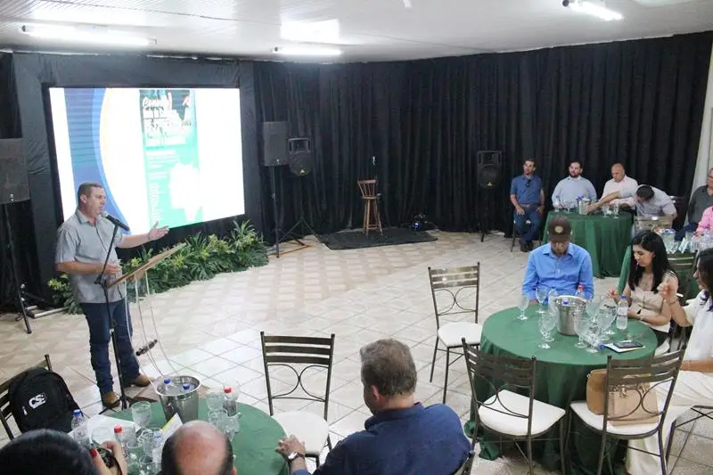 A convite de Sérgio Barbosa, prefeitos e vice-prefeitos eleitos e reeleitos de 17 municípios participam de roda de conversa em Amambai