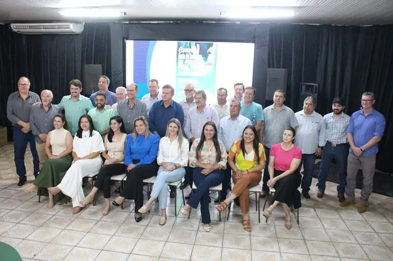 A convite de Sérgio Barbosa, prefeitos e vice-prefeitos eleitos e reeleitos de 17 municípios participam de roda de conversa em Amambai