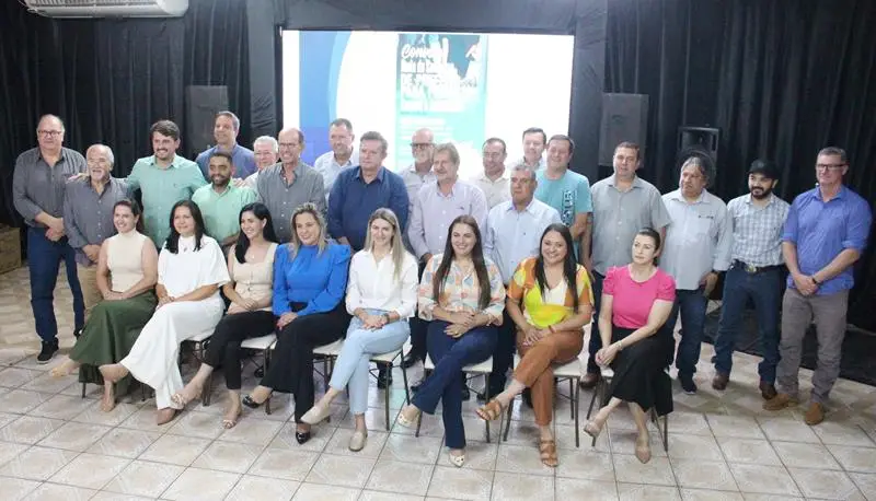 A convite de Sérgio Barbosa, prefeitos e vice-prefeitos eleitos e reeleitos de 17 municípios participam de roda de conversa em Amambai