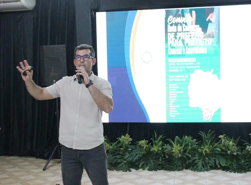A convite de Sérgio Barbosa, prefeitos e vice-prefeitos eleitos e reeleitos de 17 municípios participam de roda de conversa em Amambai