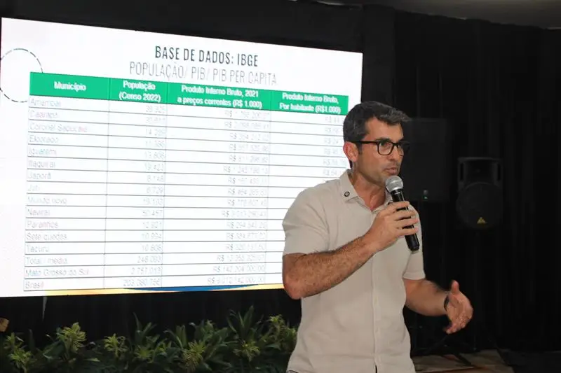 A convite de Sérgio Barbosa, prefeitos e vice-prefeitos eleitos e reeleitos de 17 municípios participam de roda de conversa em Amambai