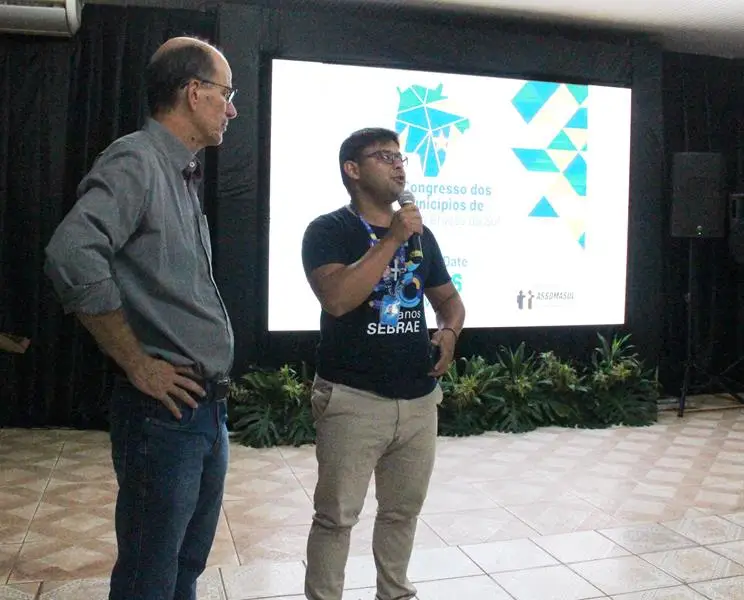 A convite de Sérgio Barbosa, prefeitos e vice-prefeitos eleitos e reeleitos de 17 municípios participam de roda de conversa em Amambai