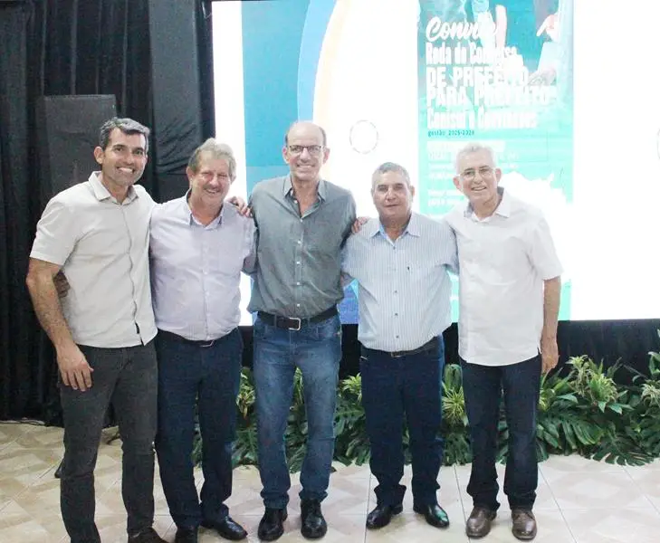 A convite de Sérgio Barbosa, prefeitos e vice-prefeitos eleitos e reeleitos de 17 municípios participam de roda de conversa em Amambai