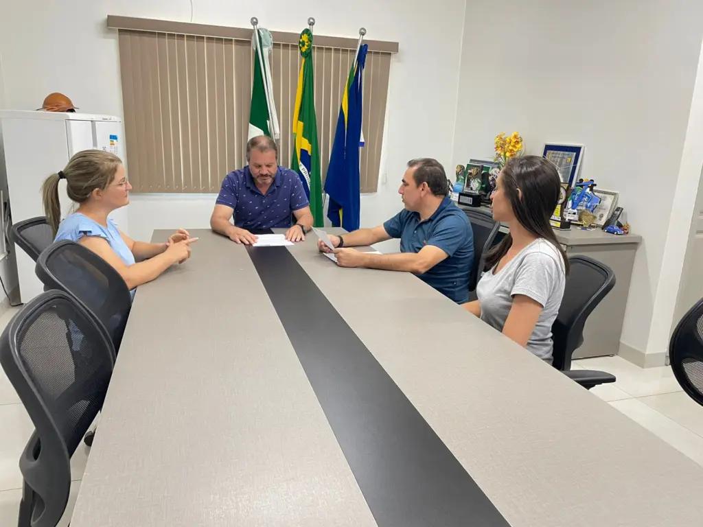 Prefeito de Paranhos recebe diretores do PREVIPAR