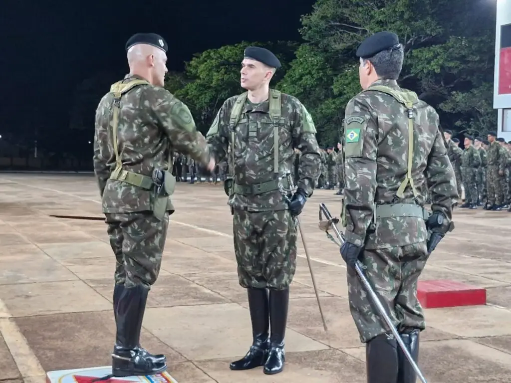 Pedro Augusto da Cas Porto assume o comando do 17º RC Mec em Amambai Pedro Augusto da Cas Porto assume o comando do 17º RC Mec em Amambai