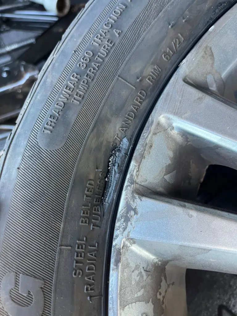 Alerta: buraco na MS-386 no sentido Amambai a Ponta Porã exige maior atenção dos condutores Alerta: buraco na MS-386 no sentido Amambai a Ponta Porã exige maior atenção dos condutores