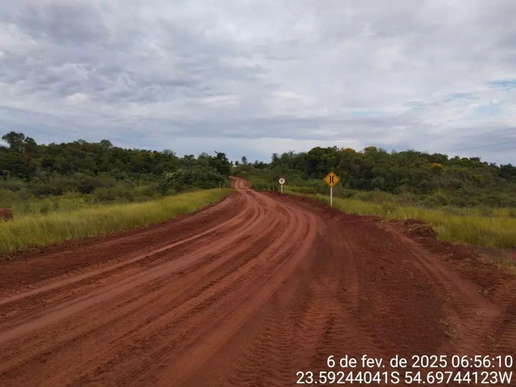 Prefeitura de Iguatemi e Agesul recuperam a MS-386, Estrada das 7 Placas Prefeitura de Iguatemi e Agesul recuperam a MS-386, Estrada das 7 Placas