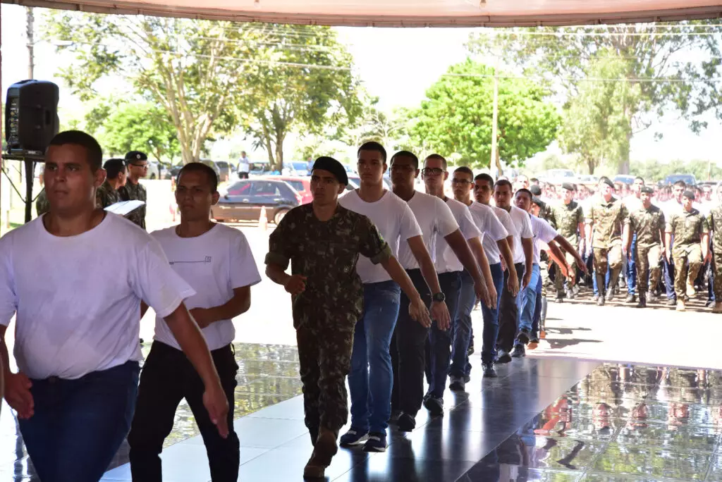 17º RC Mec realiza solenidade militar de incorporação do efetivo variável do ano de 2025