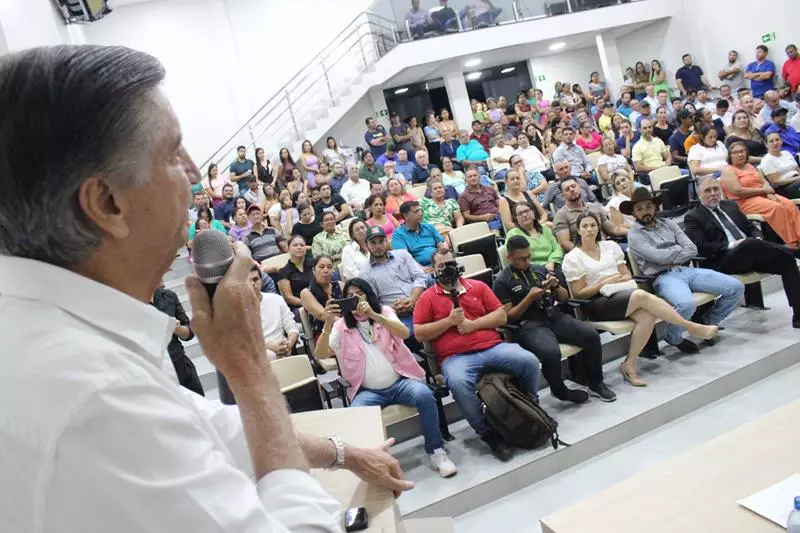 Convenções lançam Hélio Acosta para prefeito e Alfredo Soares para vice em Paranhos