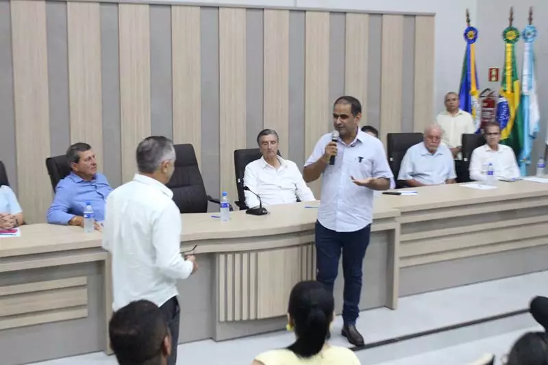 Convenções lançam Hélio Acosta para prefeito e Alfredo Soares para vice em Paranhos