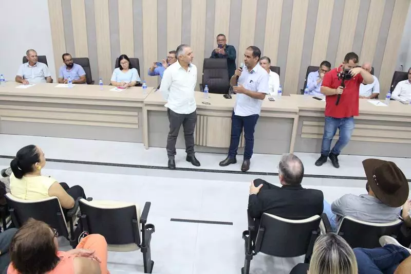 Convenções lançam Hélio Acosta para prefeito e Alfredo Soares para vice em Paranhos