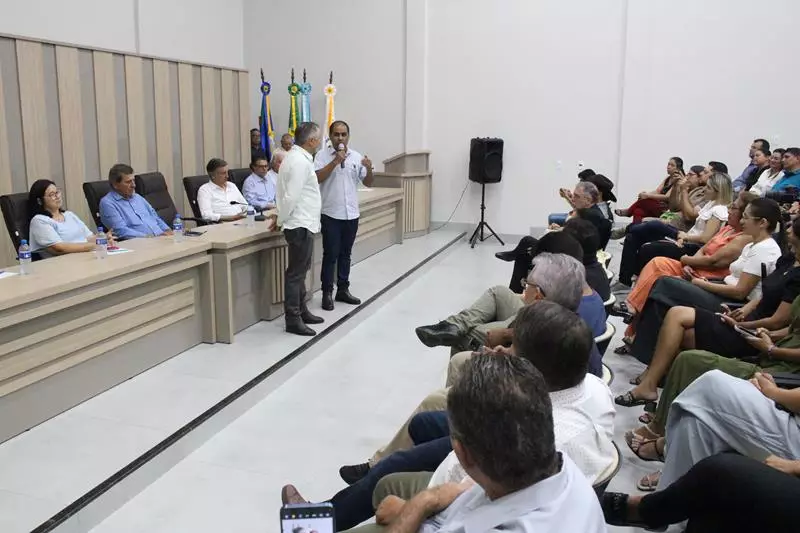 Convenções lançam Hélio Acosta para prefeito e Alfredo Soares para vice em Paranhos