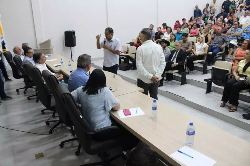 Convenções lançam Hélio Acosta para prefeito e Alfredo Soares para vice em Paranhos