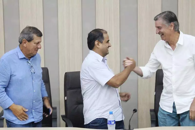 Convenções lançam Hélio Acosta para prefeito e Alfredo Soares para vice em Paranhos