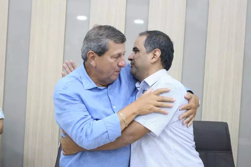 Convenções lançam Hélio Acosta para prefeito e Alfredo Soares para vice em Paranhos