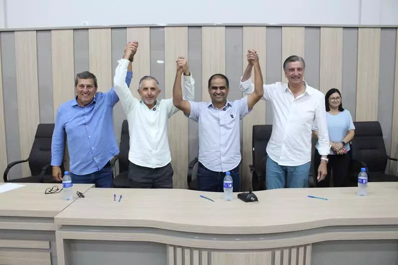 Convenções lançam Hélio Acosta para prefeito e Alfredo Soares para vice em Paranhos