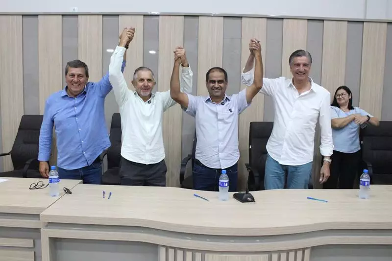 Convenções lançam Hélio Acosta para prefeito e Alfredo Soares para vice em Paranhos