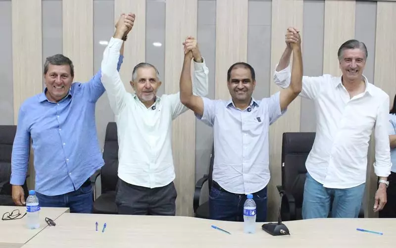 Convenções lançam Hélio Acosta para prefeito e Alfredo Soares para vice em Paranhos