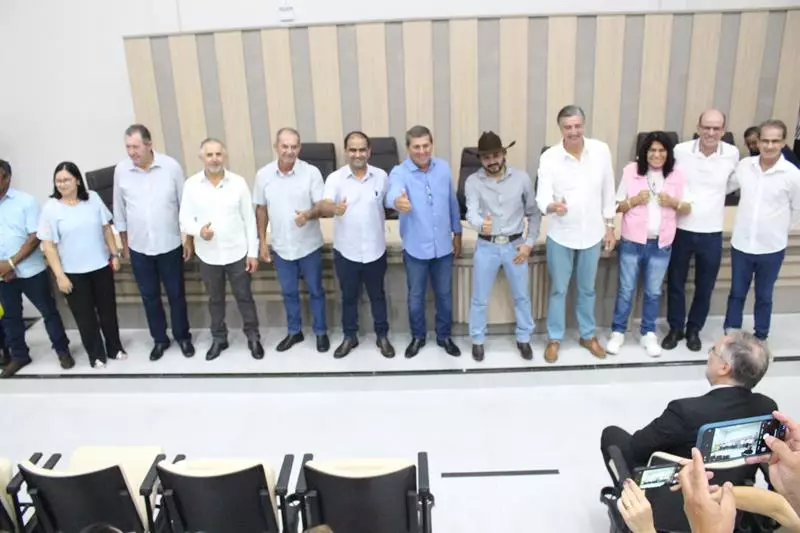 Convenções lançam Hélio Acosta para prefeito e Alfredo Soares para vice em Paranhos