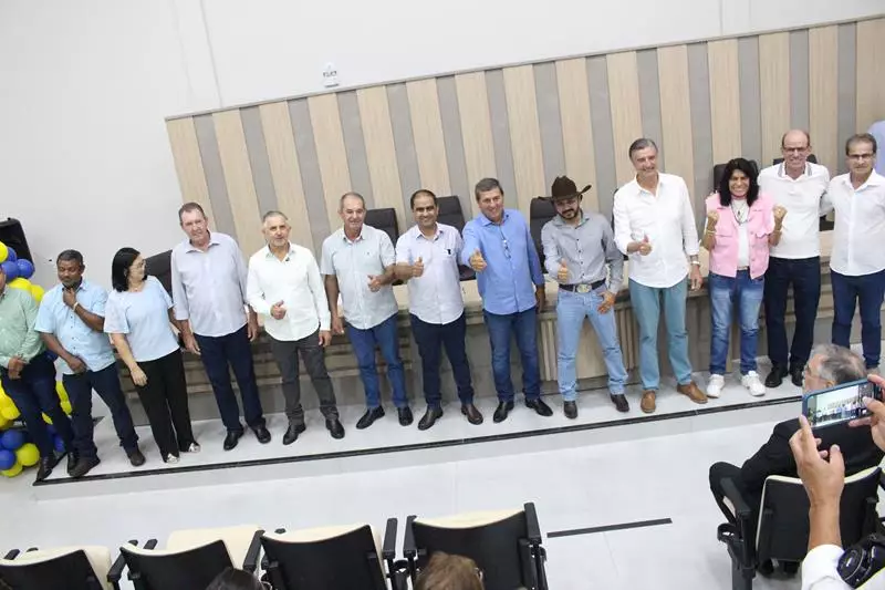 Convenções lançam Hélio Acosta para prefeito e Alfredo Soares para vice em Paranhos