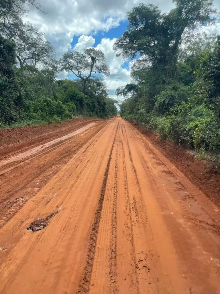 Iguatemi: Secretaria de Obras realiza manutenção da estrada de acesso ao Assentamento Rancho Loma Iguatemi: Secretaria de Obras realiza manutenção da estrada de acesso ao Assentamento Rancho Loma