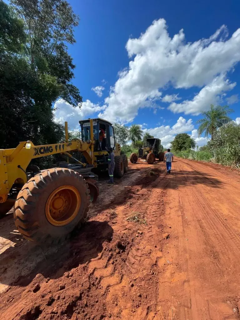 Iguatemi: Secretaria de Obras realiza manutenção da estrada de acesso ao Assentamento Rancho Loma Iguatemi: Secretaria de Obras realiza manutenção da estrada de acesso ao Assentamento Rancho Loma