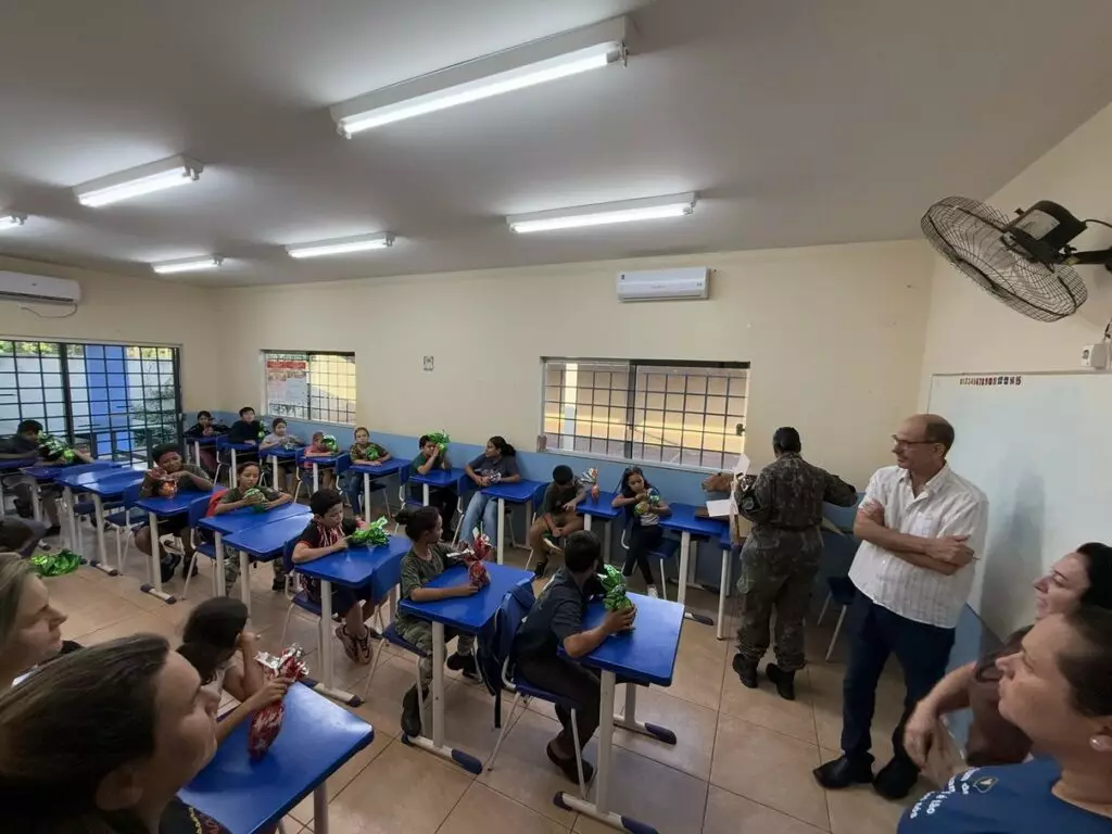 Alunos do Projeto Florestinha recebem ovos de Páscoa em ação da Prefeitura de Amambai Alunos do Projeto Florestinha recebem ovos de Páscoa em ação da Prefeitura de Amambai