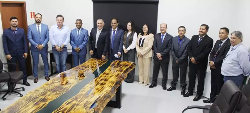 Ato na Câmara Municipal marca posse de Hélio Acosta e Alfredo Soares como prefeito e vice em Paranhos Ato na Câmara Municipal marca posse de Hélio Acosta e Alfredo Soares como prefeito e vice em Paranhos