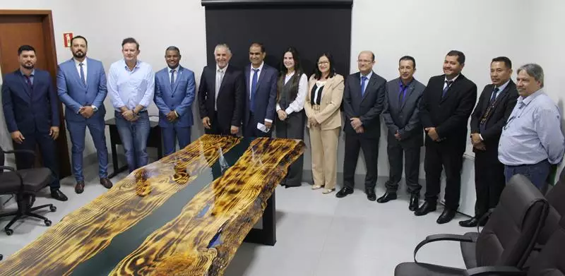 Ato na Câmara Municipal marca posse de Hélio Acosta e Alfredo Soares como prefeito e vice em Paranhos Ato na Câmara Municipal marca posse de Hélio Acosta e Alfredo Soares como prefeito e vice em Paranhos