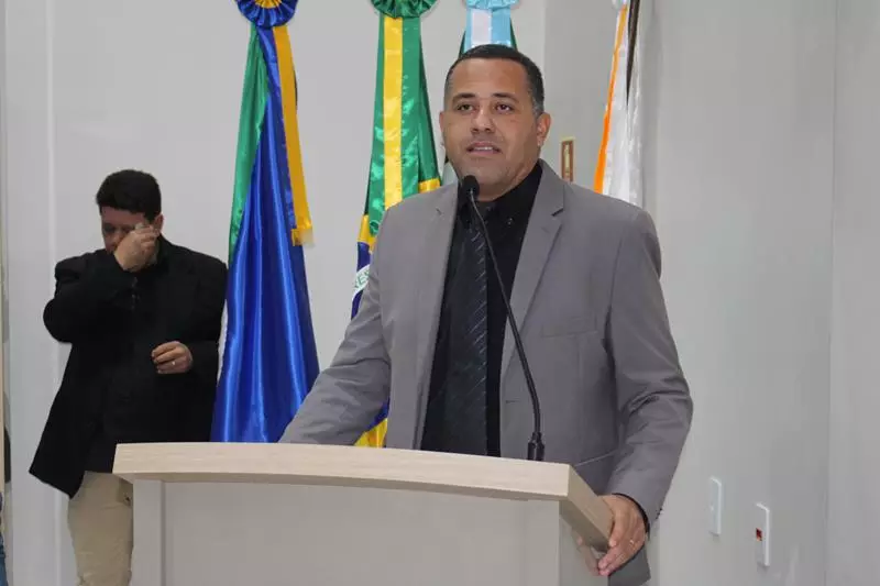 Ato na Câmara Municipal marca posse de Hélio Acosta e Alfredo Soares como prefeito e vice em Paranhos Ato na Câmara Municipal marca posse de Hélio Acosta e Alfredo Soares como prefeito e vice em Paranhos