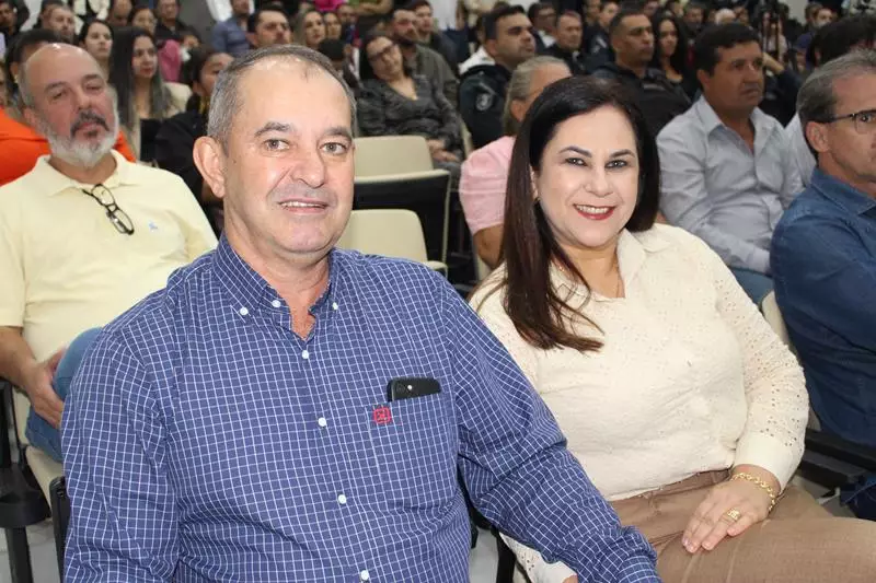 Ato na Câmara Municipal marca posse de Hélio Acosta e Alfredo Soares como prefeito e vice em Paranhos Ato na Câmara Municipal marca posse de Hélio Acosta e Alfredo Soares como prefeito e vice em Paranhos