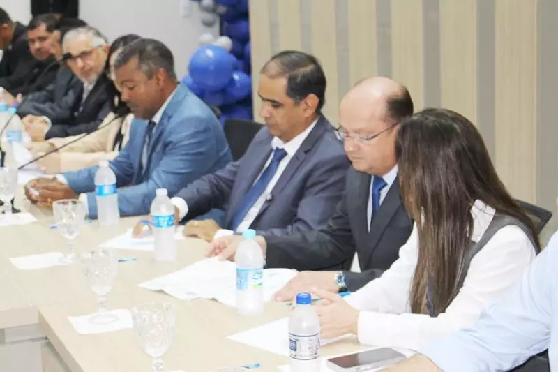 Ato na Câmara Municipal marca posse de Hélio Acosta e Alfredo Soares como prefeito e vice em Paranhos Ato na Câmara Municipal marca posse de Hélio Acosta e Alfredo Soares como prefeito e vice em Paranhos