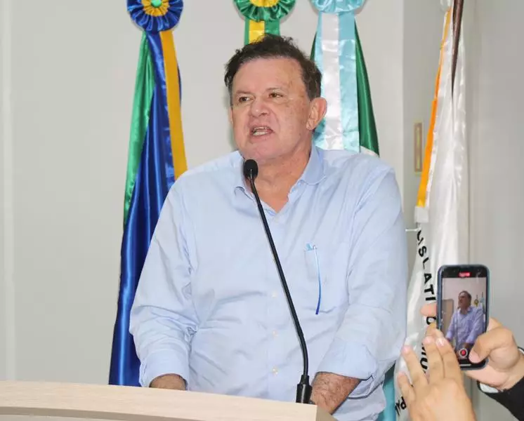 Ato na Câmara Municipal marca posse de Hélio Acosta e Alfredo Soares como prefeito e vice em Paranhos Ato na Câmara Municipal marca posse de Hélio Acosta e Alfredo Soares como prefeito e vice em Paranhos