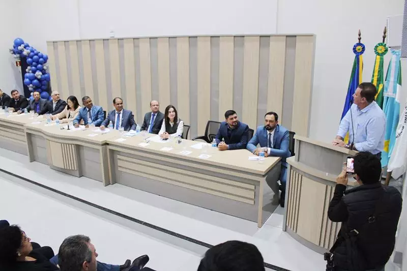 Ato na Câmara Municipal marca posse de Hélio Acosta e Alfredo Soares como prefeito e vice em Paranhos Ato na Câmara Municipal marca posse de Hélio Acosta e Alfredo Soares como prefeito e vice em Paranhos
