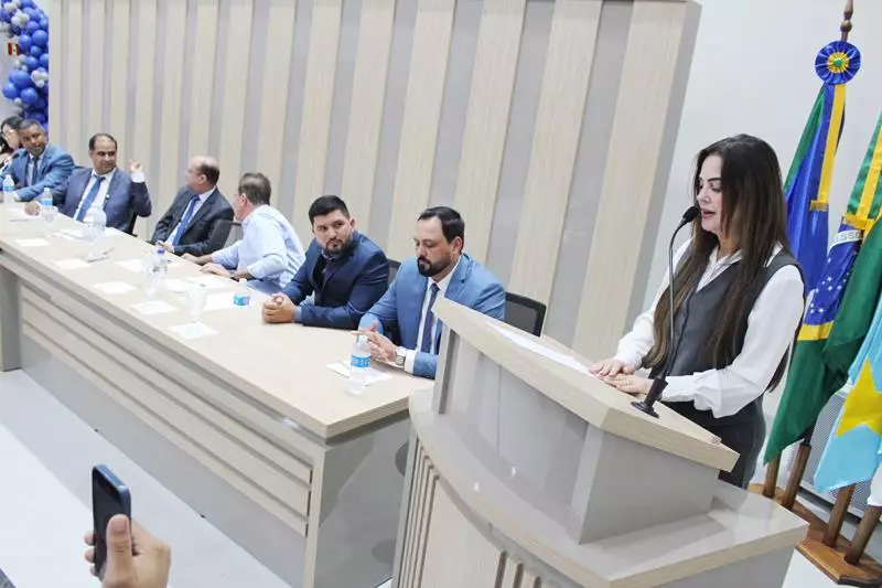 Ato na Câmara Municipal marca posse de Hélio Acosta e Alfredo Soares como prefeito e vice em Paranhos Ato na Câmara Municipal marca posse de Hélio Acosta e Alfredo Soares como prefeito e vice em Paranhos