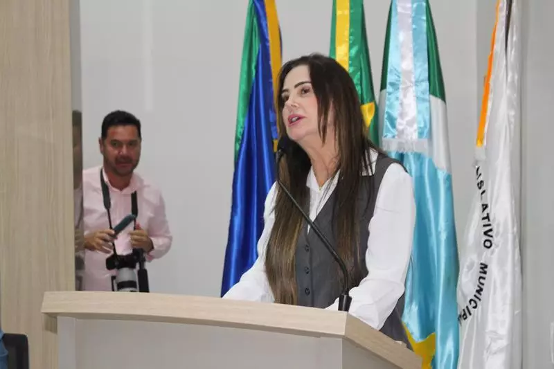 Ato na Câmara Municipal marca posse de Hélio Acosta e Alfredo Soares como prefeito e vice em Paranhos Ato na Câmara Municipal marca posse de Hélio Acosta e Alfredo Soares como prefeito e vice em Paranhos